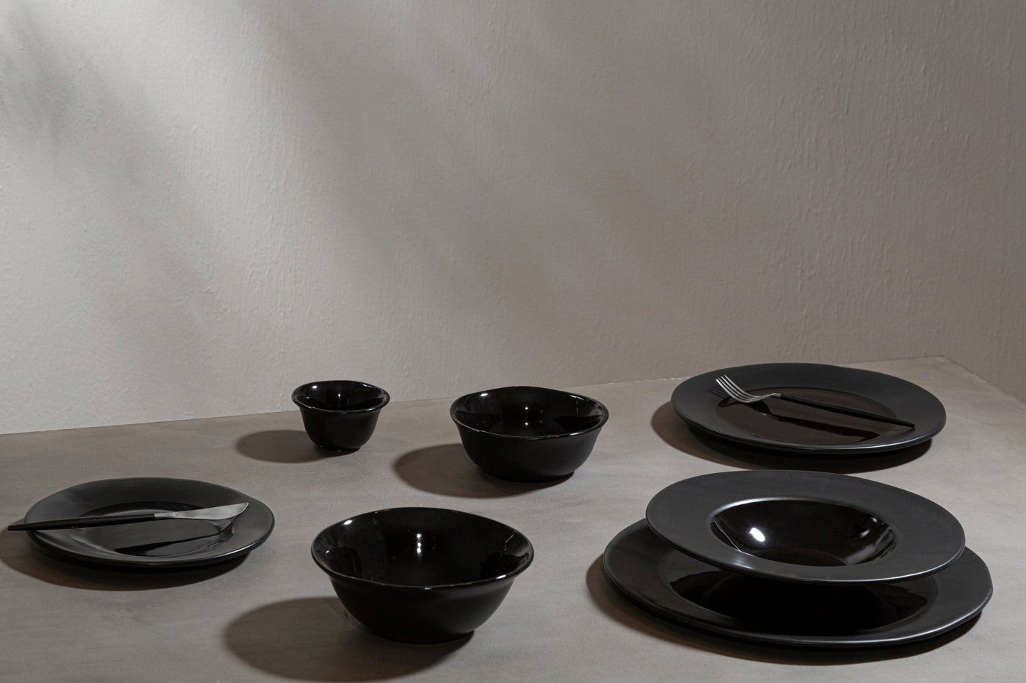 Goran Black Pizza Plate - Skandi London