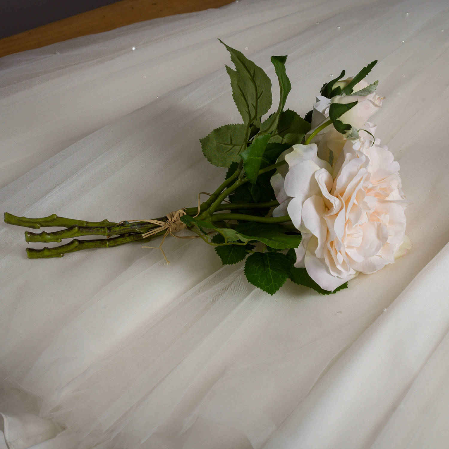 Skandi London Peachy Cream Short Stem Rose Bouquet - Skandi London