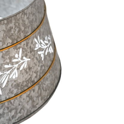 Fosnes Cut Out Mistletoe Tree Skirt - Skandi London