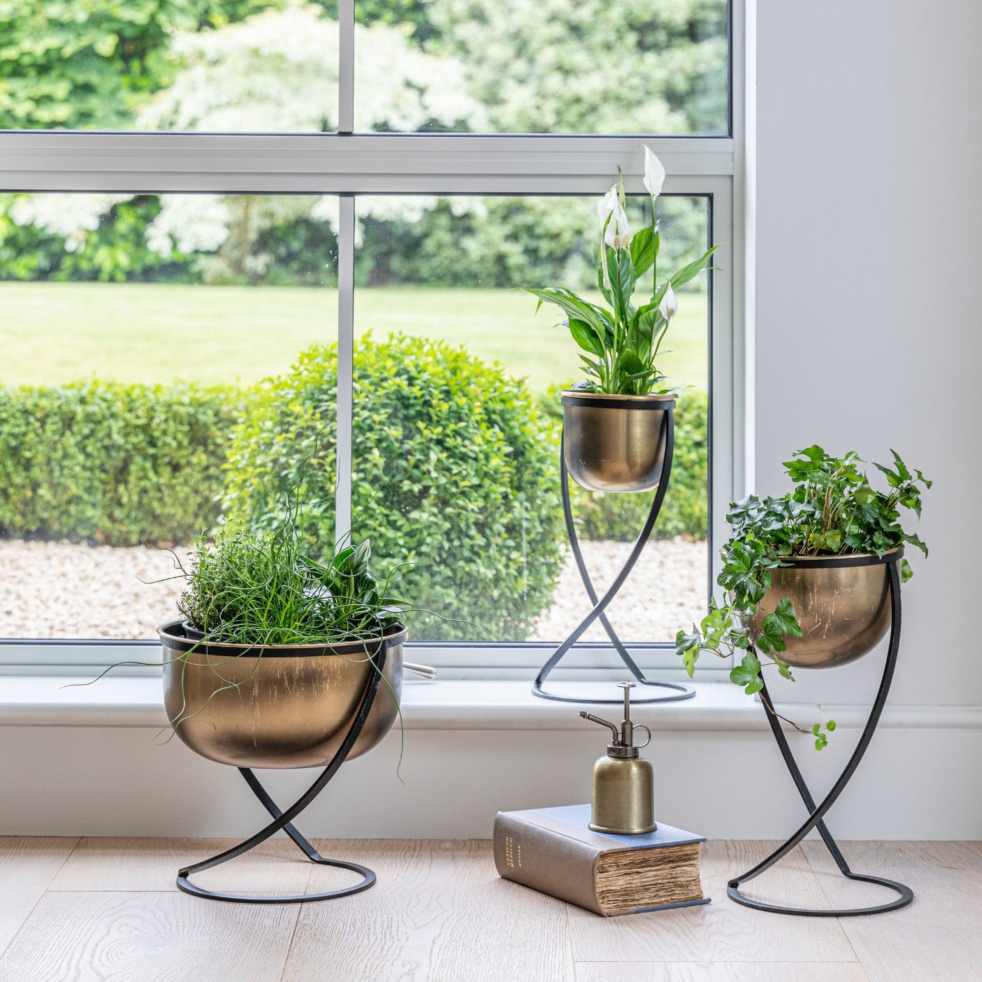 Indoor Kensington Brass Metal Round Planter on Stand H30Cm W28Cm - Skandi London